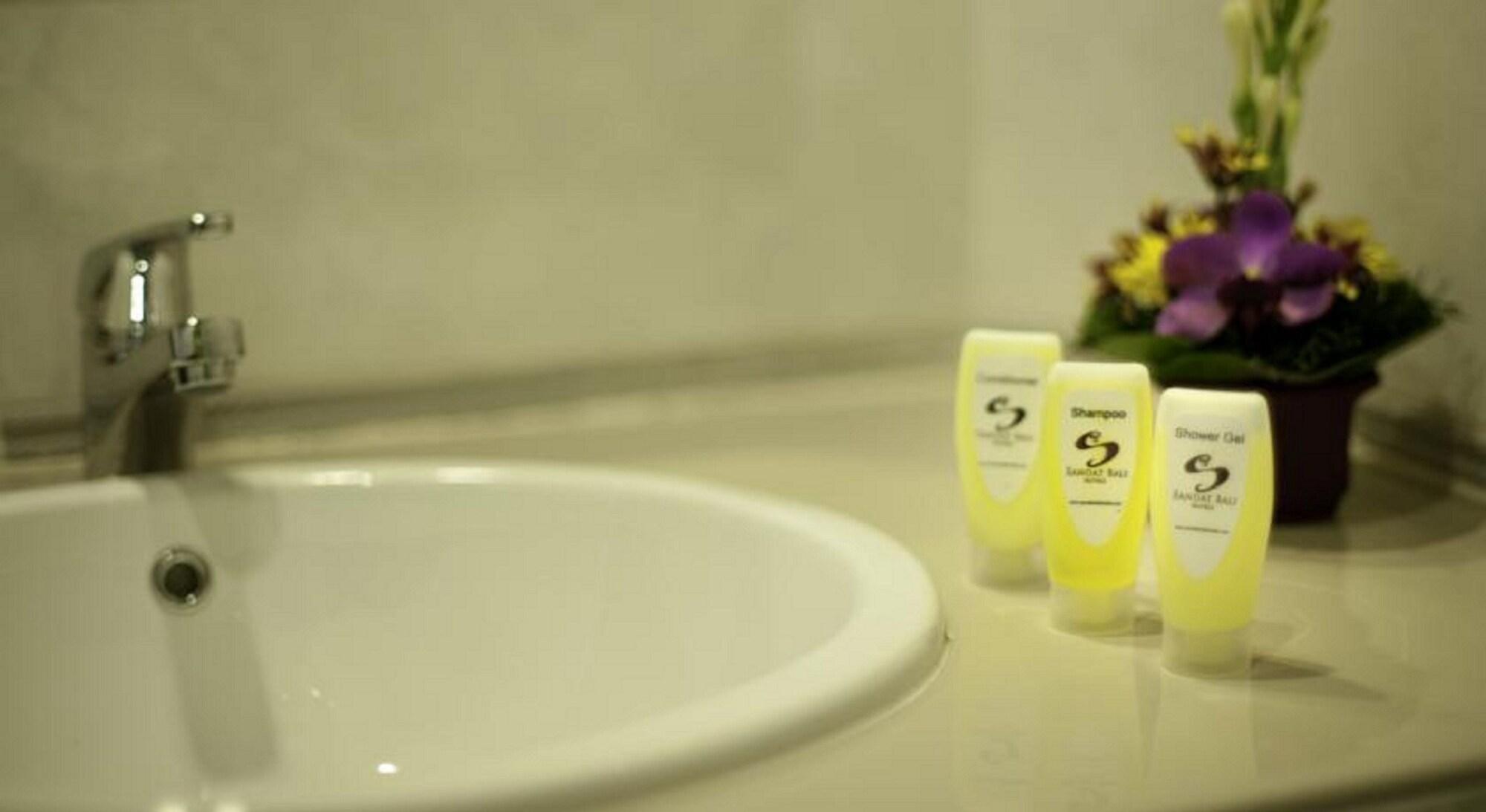 Sandat Hotel Kuta Кута Экстерьер фото