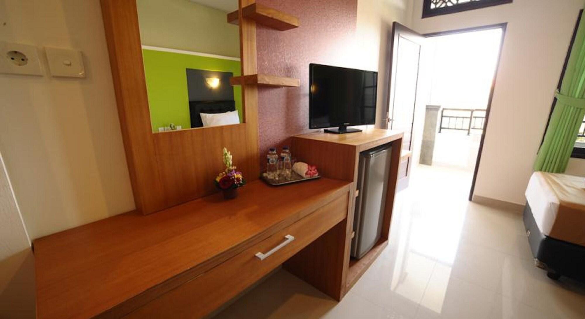 Sandat Hotel Kuta Кута Экстерьер фото
